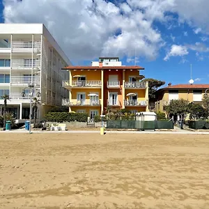Apartment Fronte Mare-carraro Immobiliare - Family, Lido di Jesolo