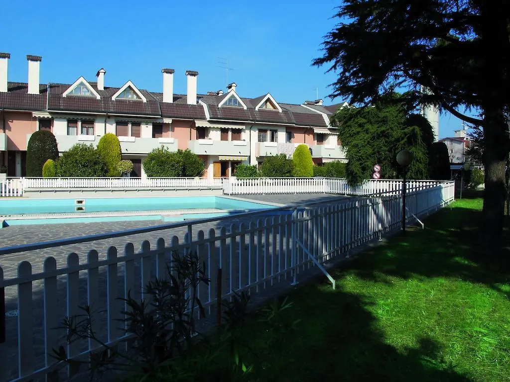 Residence Equilio Family Apartments Lido di Jesolo 0*,  Italy